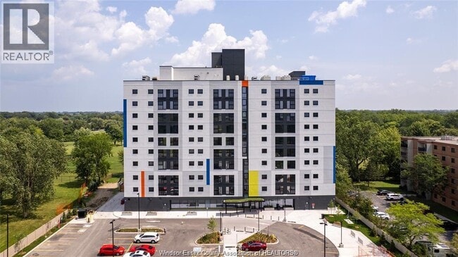 Building Photo - 3100 Meadowbrook Ln