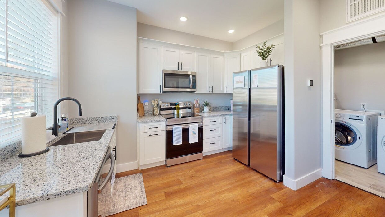 Primary Photo - 4BR/4BA Townhome in the Heart of Fort Sand...