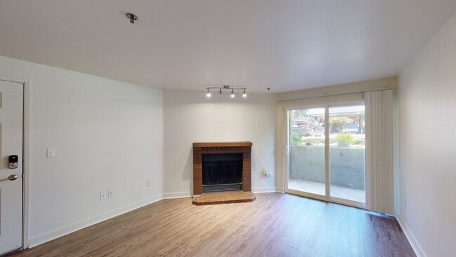 Interior Photo - Crown Pointe