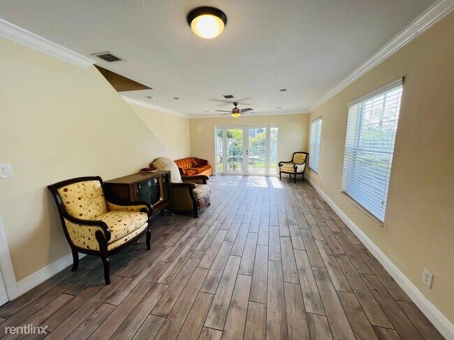 Building Photo - 3 br, 2.5 bath House - 253 SE 1st Ave
