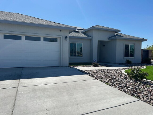 Foto del edificio - Please contact Vaughn Realty to set up an appointment, 760-446-6561