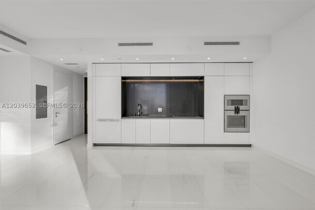 Building Photo - 300 Biscayne Blvd