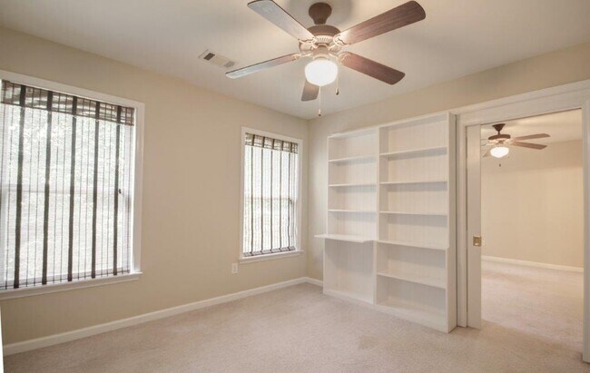Foto del edificio - 453 Grayson Way