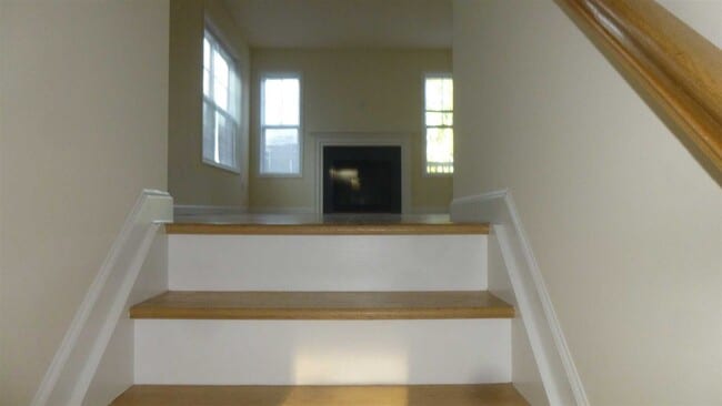 Building Photo - 48 Berry Ln