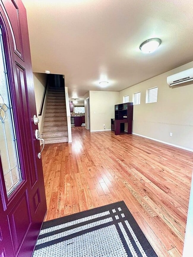 Building Photo - Beautiful 3 Bedroom Home on Greenbelt – Re...