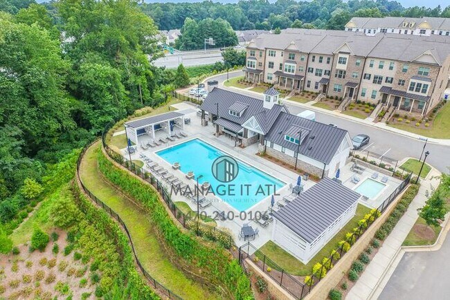 Foto del edificio - Great location! Elegant Townhome in Doraville