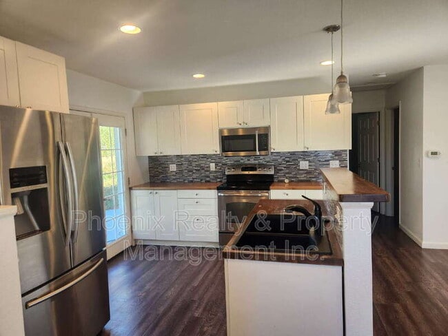 Building Photo - 342 Main St