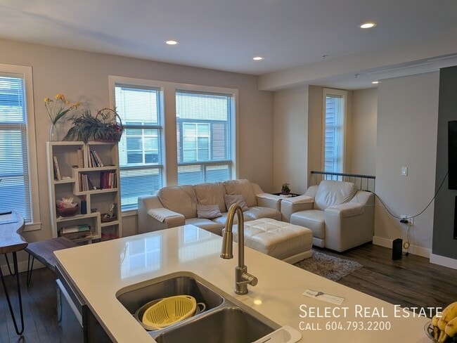 Building Photo - 8466 Midtown Wy