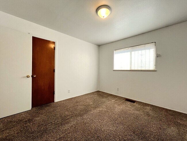 Building Photo - Alvarado Triplex