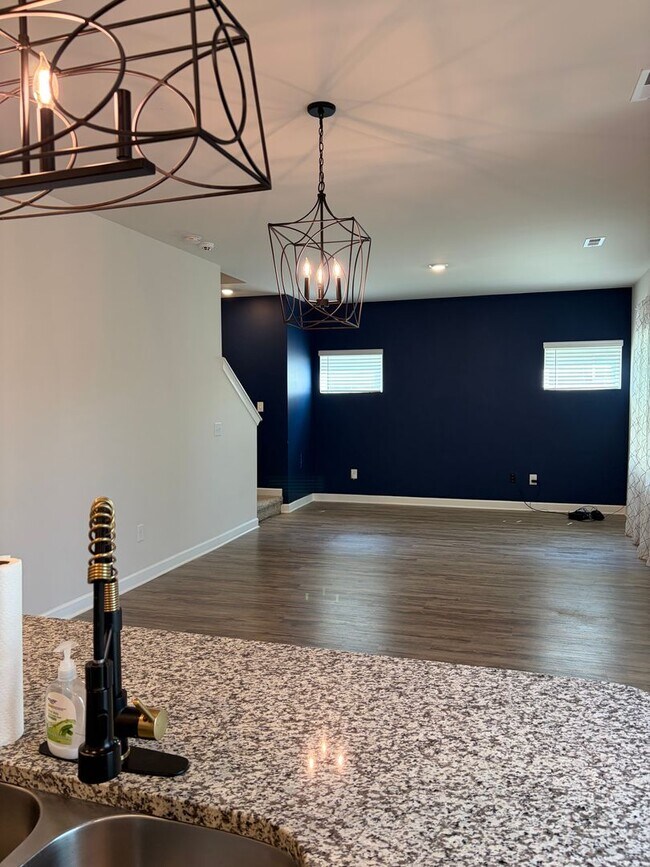Foto del edificio - 669 Grays Creek Rd
