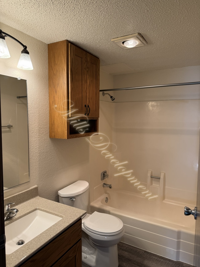 Foto del edificio - 305 W 8th St S