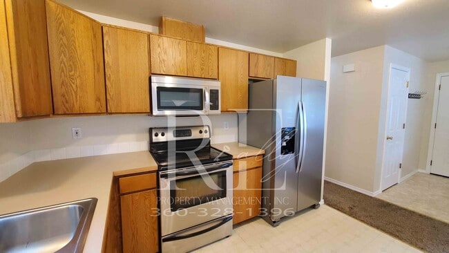 Building Photo - Peaceful End-of-Street Duplex with Private...