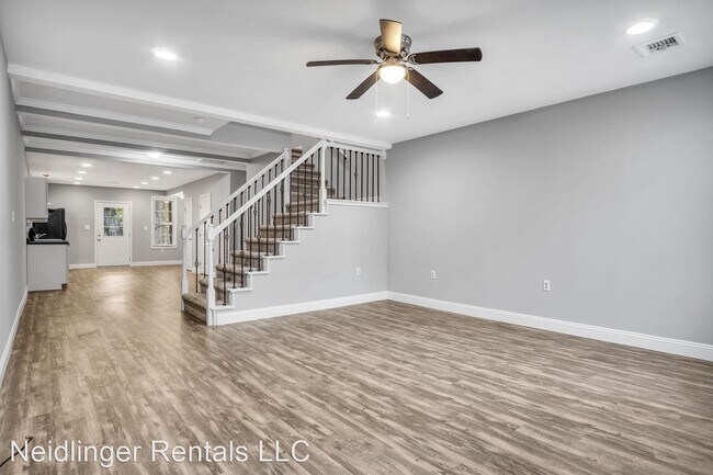 Building Photo - 3 br, 2.5 bath House - 137 E Pomfret Street