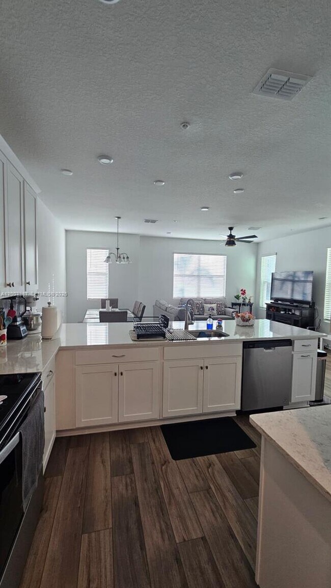 Foto del edificio - 7798 Clove Hitch Wy