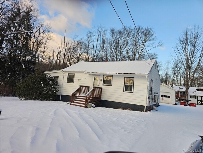 Building Photo - 1110 NY-211