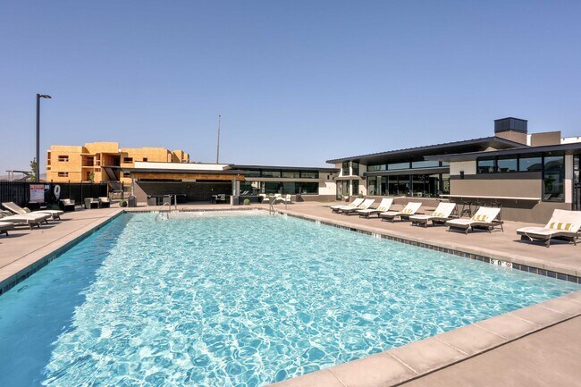 Building Photo - 651 E 180 N