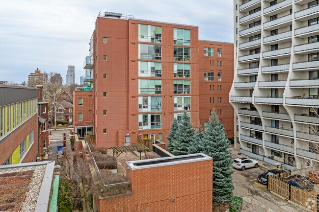 Photo du bâtiment - 50 Spadina Road