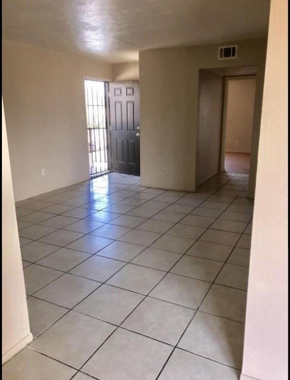 Foto del edificio - 1620 N Wilmot Rd