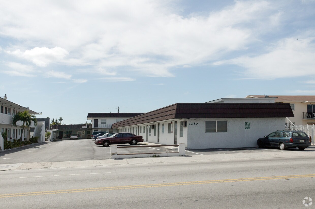 Foto del edificio - 1280 W 29th St