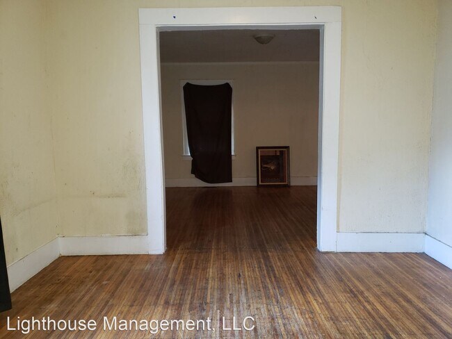 Building Photo - 3 br, 1.5 bath House - 74 Millbank St.