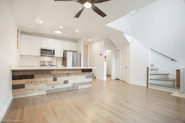 Foto del edificio - 2039 N Wolcott Ave