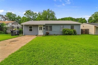 Building Photo - 3847 Castle Hills Dr