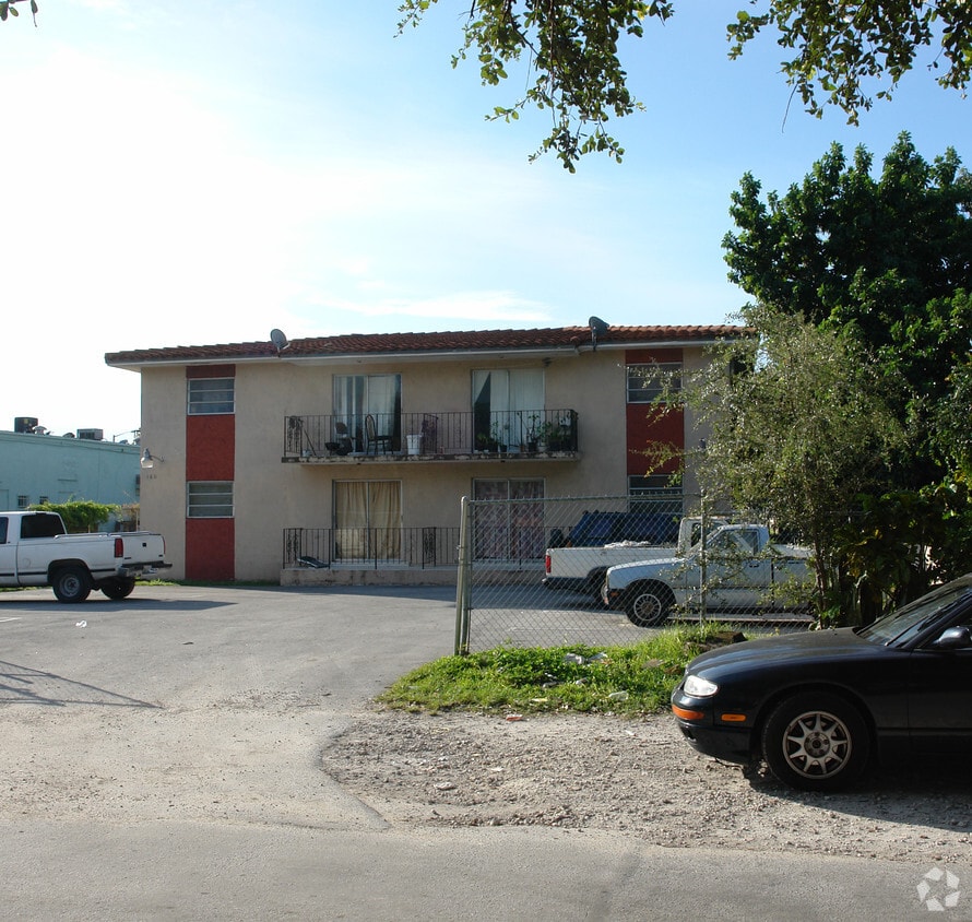 Foto del edificio - 180 NE 57th St