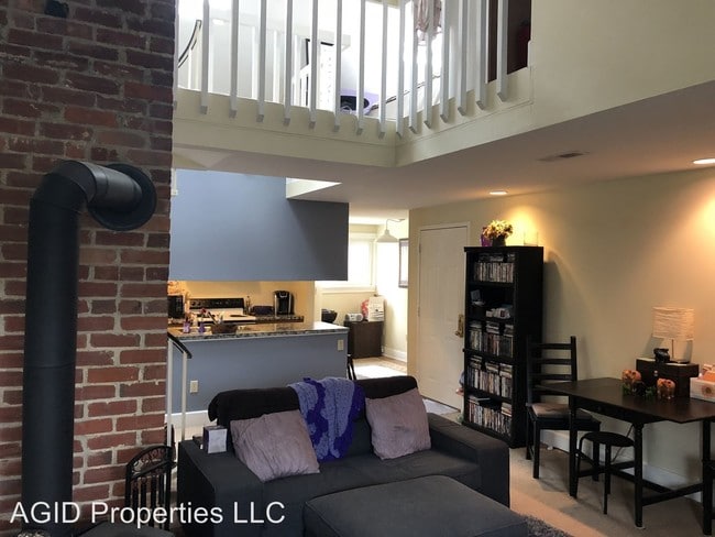 Building Photo - 2128 Alpine Pl