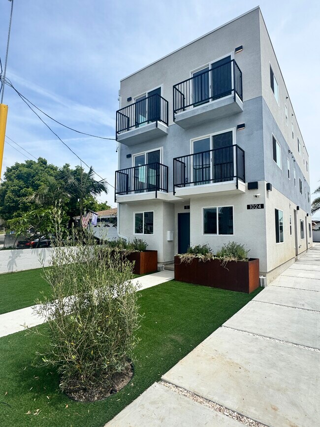 Foto del edificio - 1024 N Pioneer Ave