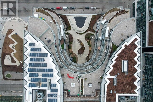 Photo du bâtiment - 1 Edgewater Dr