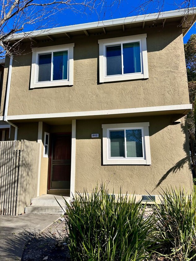 Foto principal - 2 bedroom, 1.5 bath in Rohnert Park