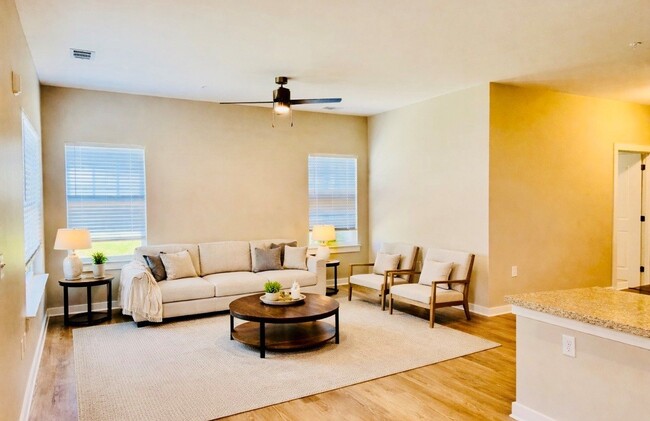 Building Photo - Edgewood Place