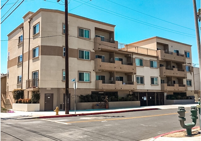 Building Photo - 11835 Vanowen St