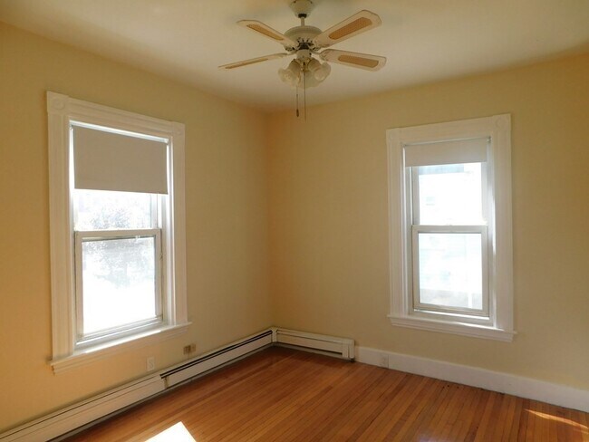 Foto del edificio - 64 Brooks Ave
