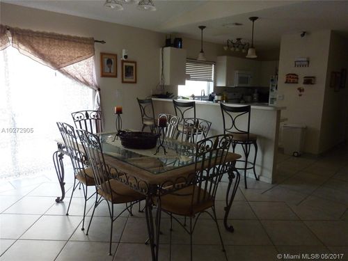 Foto del edificio - 7948 NW 196th Ter