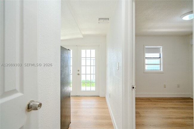 Building Photo - 27 SW 55th Ave