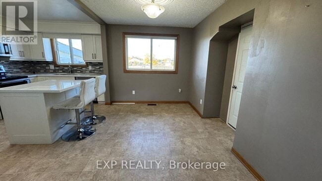 Building Photo - 50 Sunnylea Dr
