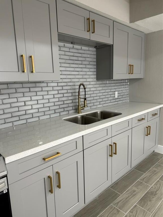 Building Photo - 8005 Bowen St