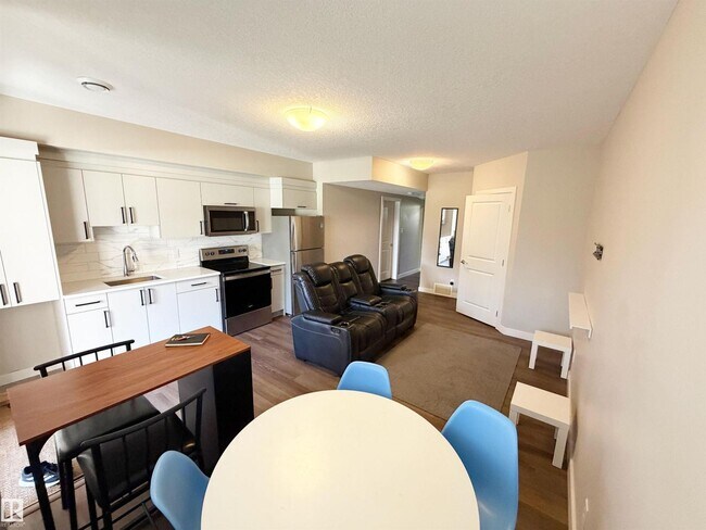 Photo du bâtiment - #basement 9645 150 street NW NW