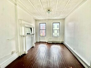 Building Photo - 319 8th St