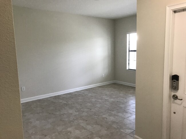 Foto del edificio - 3/2 Plus Den Located in Summerlake $2895