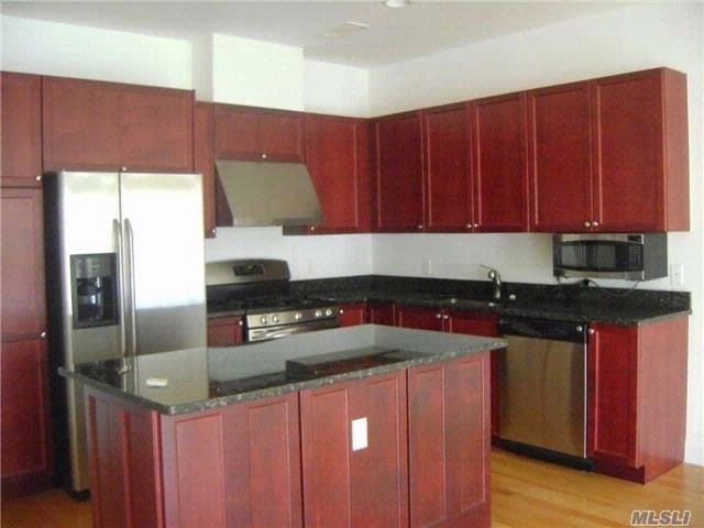 Building Photo - 334 Soundview Ln