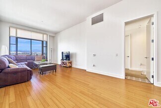 Building Photo - 3223 W 6th St