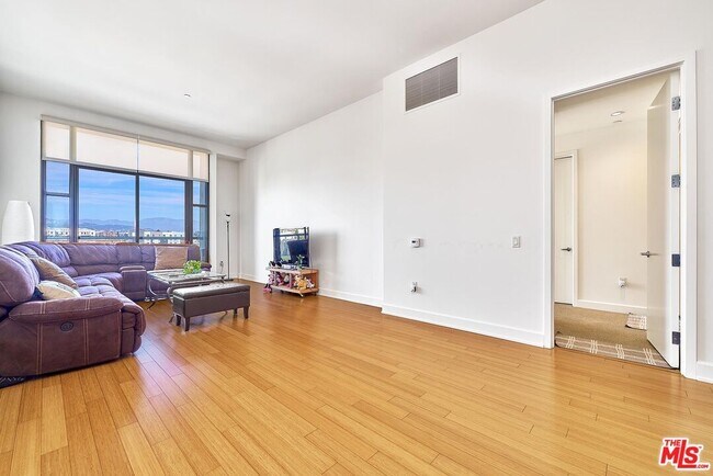 Foto del edificio - 3223 W 6th St