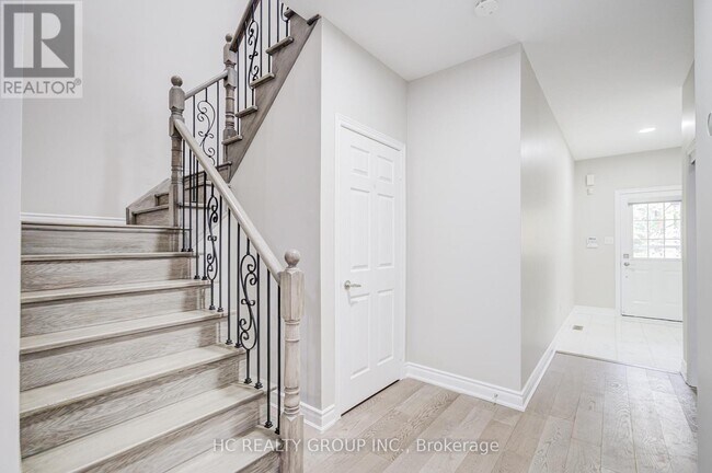 Photo du bâtiment - 56 N Lake Rd