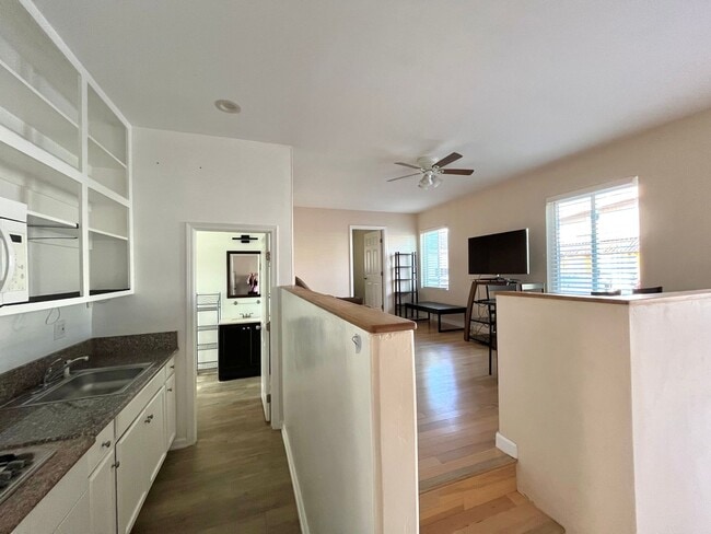 Building Photo - Super cute 1 bedroom available in San Dieg...