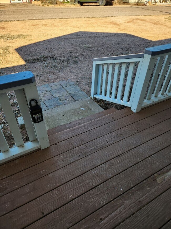 Foto del edificio - Adorable 2 bed / 2 Bath with large carport