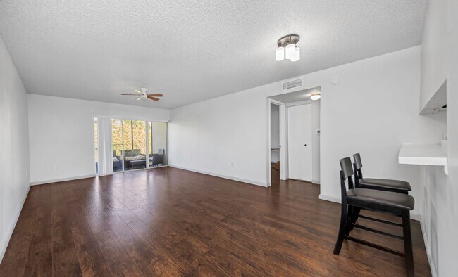 Foto del edificio - 621 99th Ave N