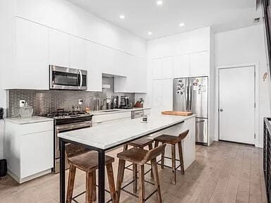 Building Photo - Stunning ''Six on Summit'' Contemporary home. Clean lines & wonderful light throughout.