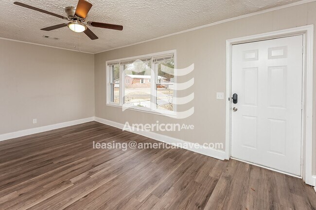 Foto del edificio - 1134 Lovely Ln